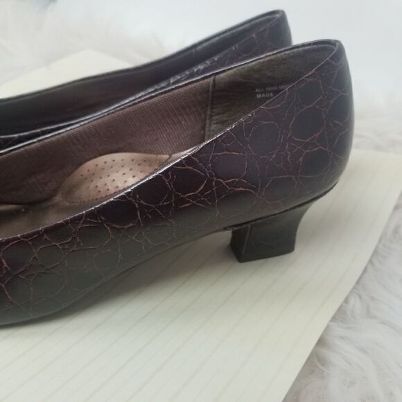 Soft Flexible by Highlights Brown Pump. Size 8.5. - Picture 11 of 11
